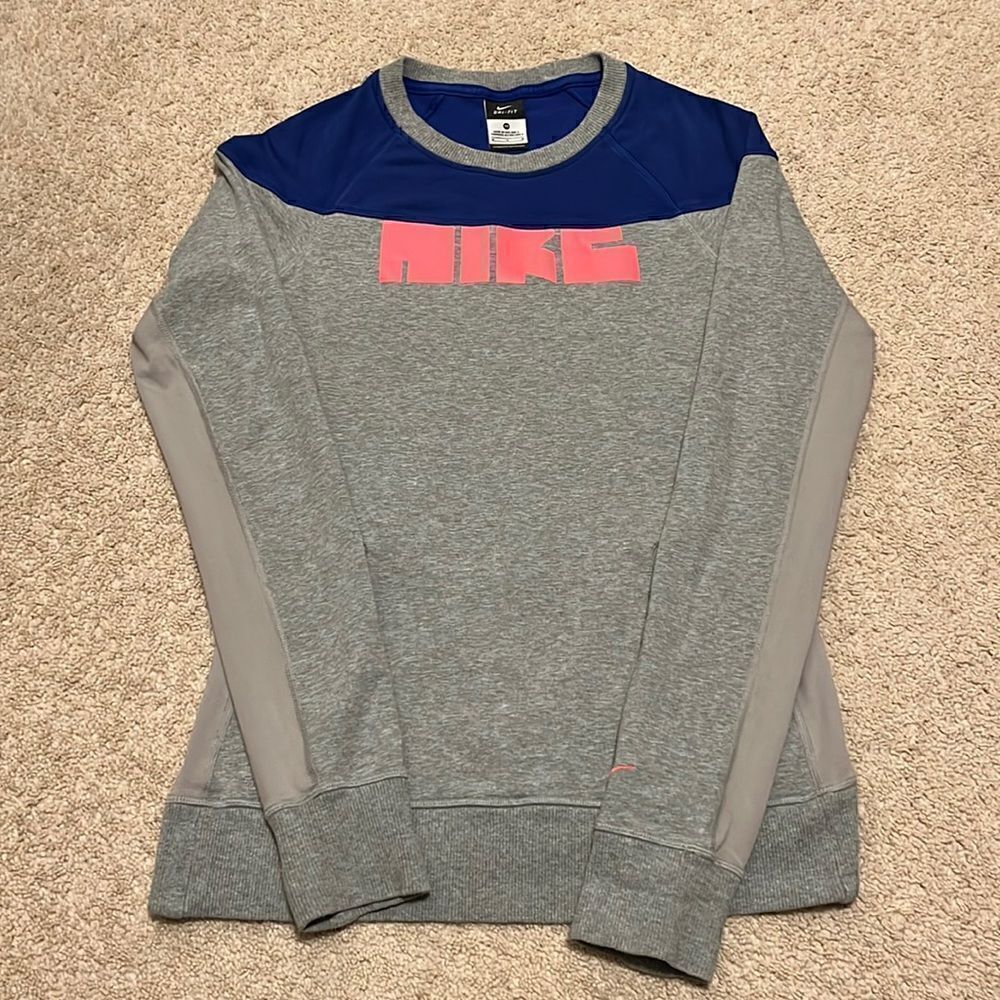 Women’s Dri- Fit Nike Sweatshirt Size Medium